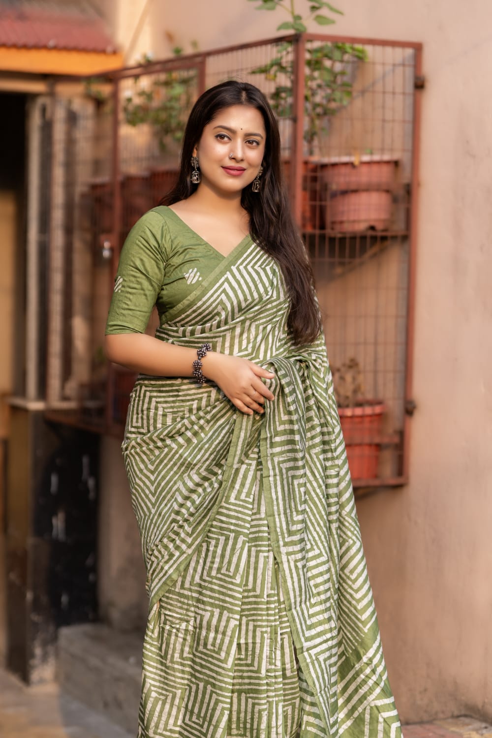 Monsoon Vibrant Ethnic Traditional Yet Modern Cotton batik printed saree