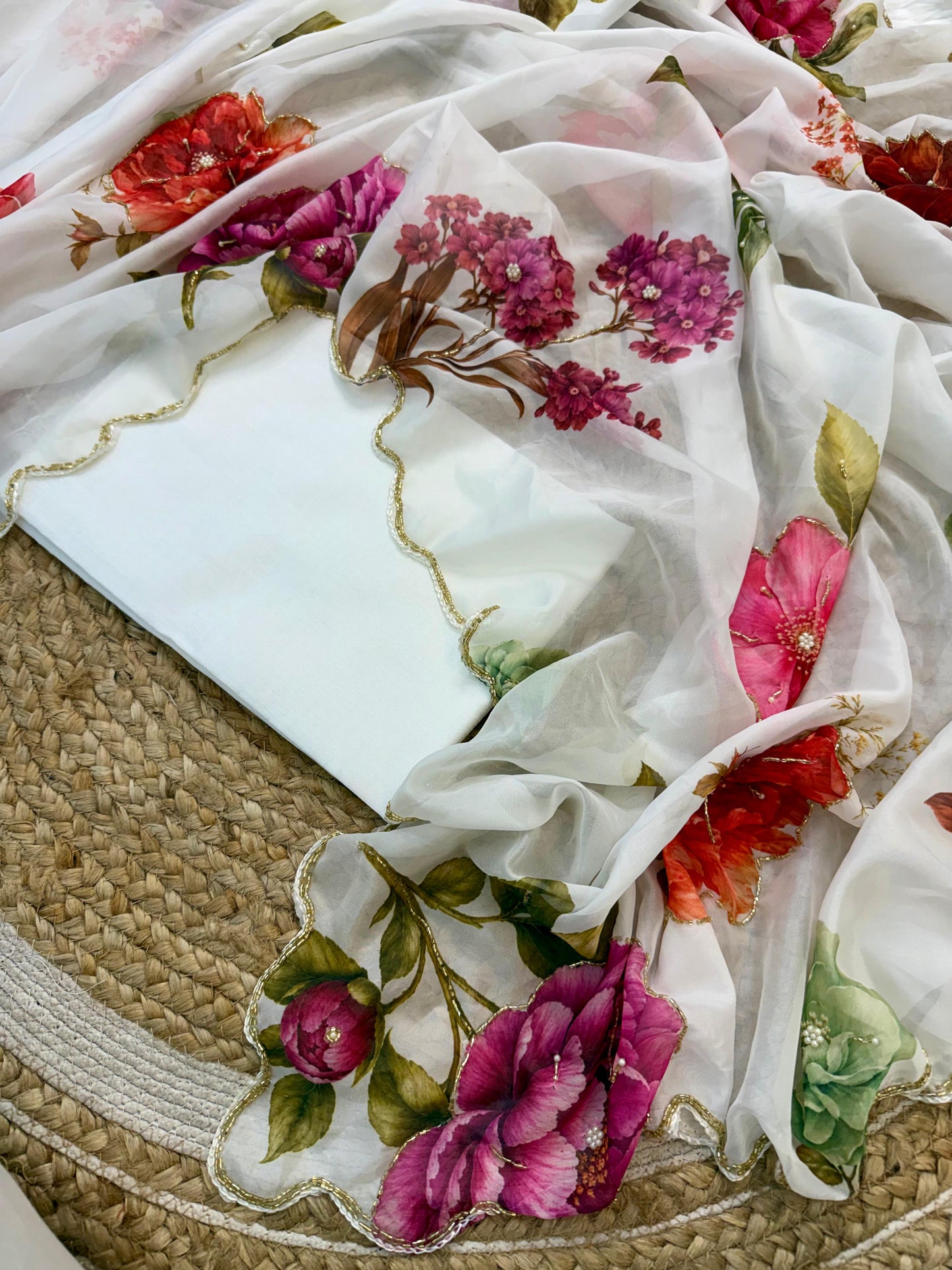 Handworked Elegance Floral Digital Off White Premium Saree