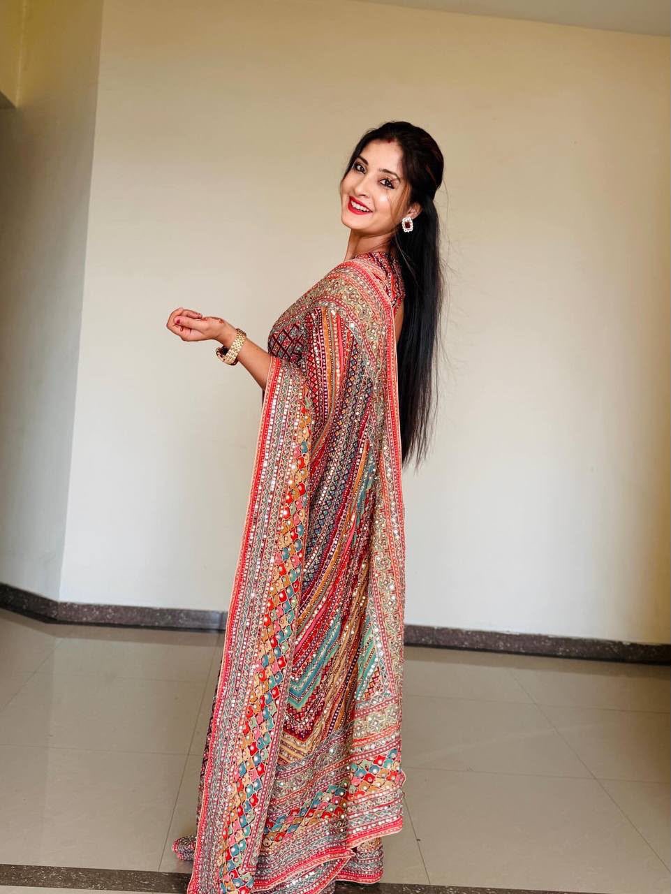 The "Main Character Energy" Vibe Mirror Work Saree