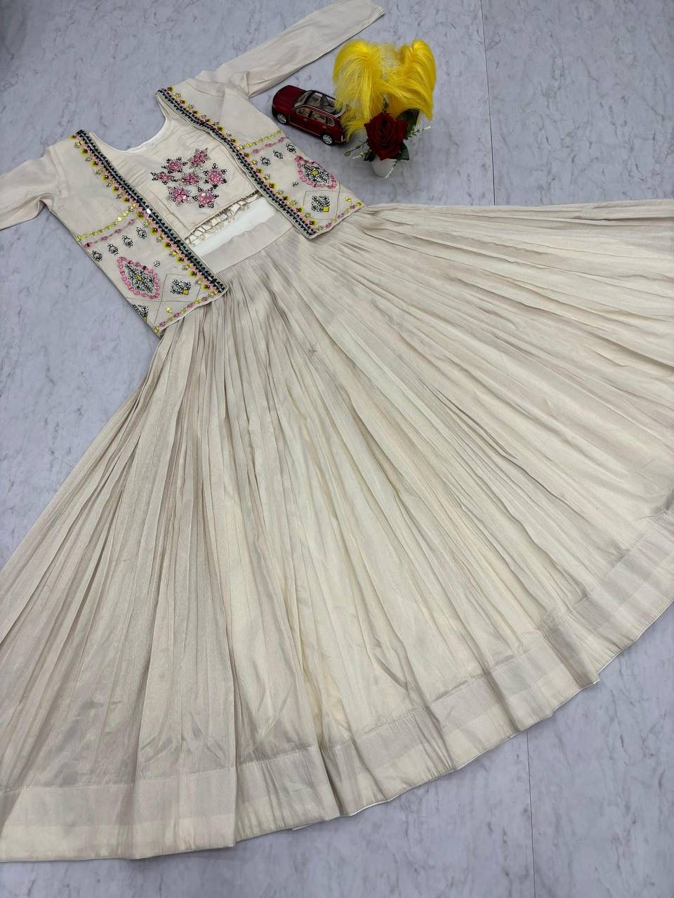 Stylish Crop Top Tissue Silk Outfit
