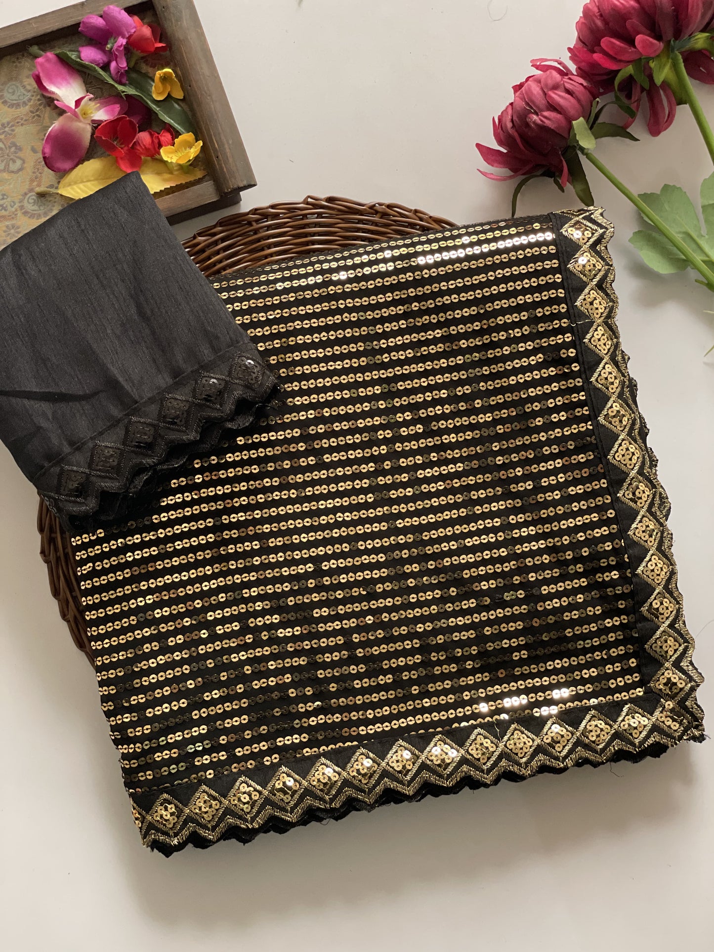 Black 🖤 Duo Gold 🪙 Bling Party Charm Sequins Work Saree