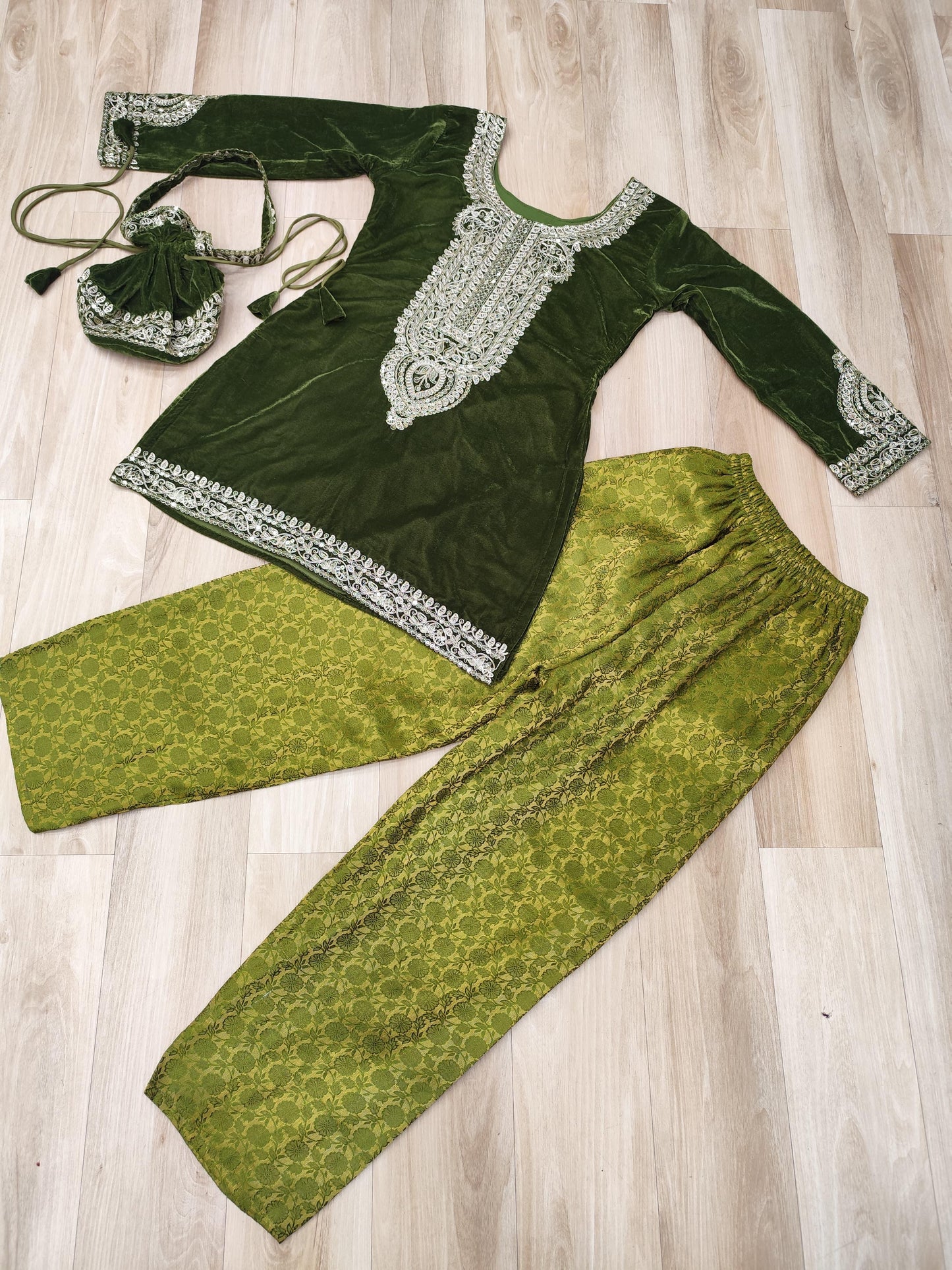 Shine Warm In Premium Velvet Outfit