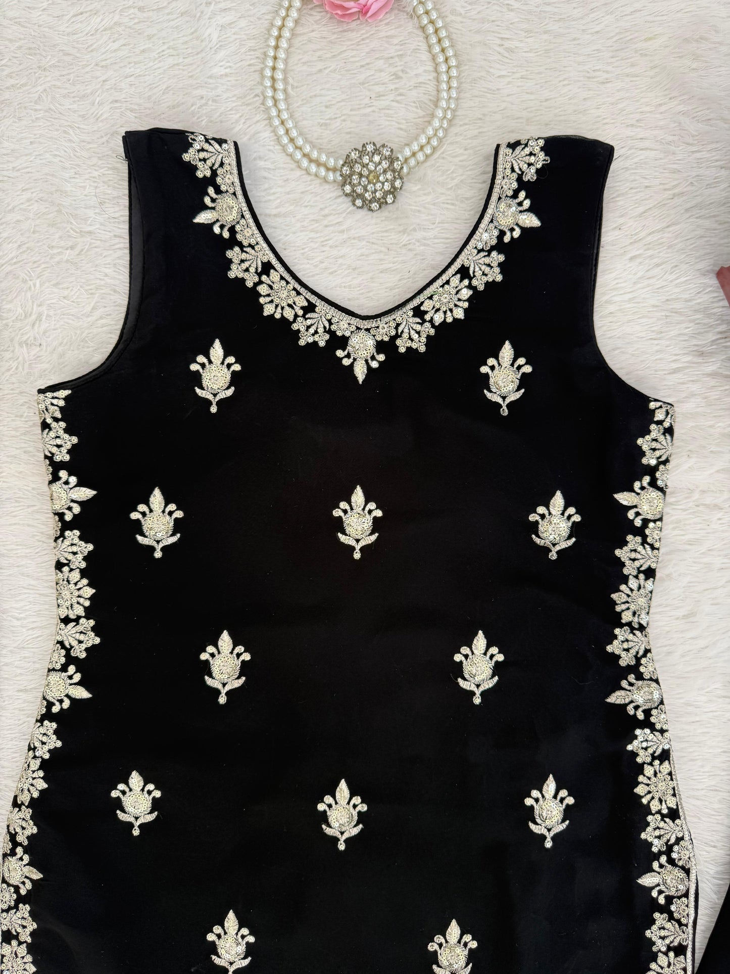 Crafted in Classy Tone Designer Palzoo Set