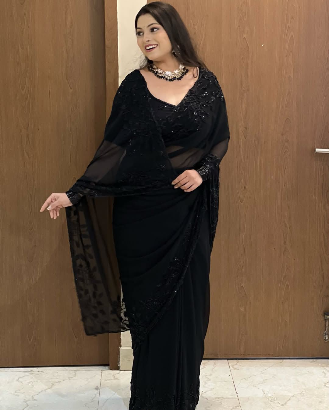 ULTIMATE GLAMOUR: EXCLUSIVE PREMIUM HANDWORK SAREE