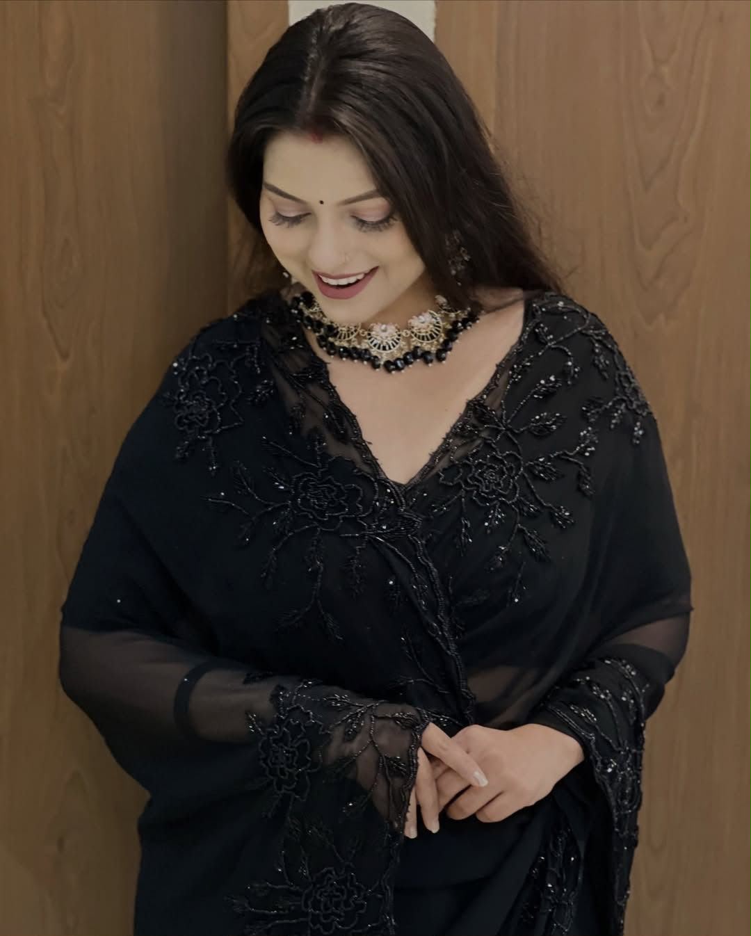 ULTIMATE GLAMOUR: EXCLUSIVE PREMIUM HANDWORK SAREE