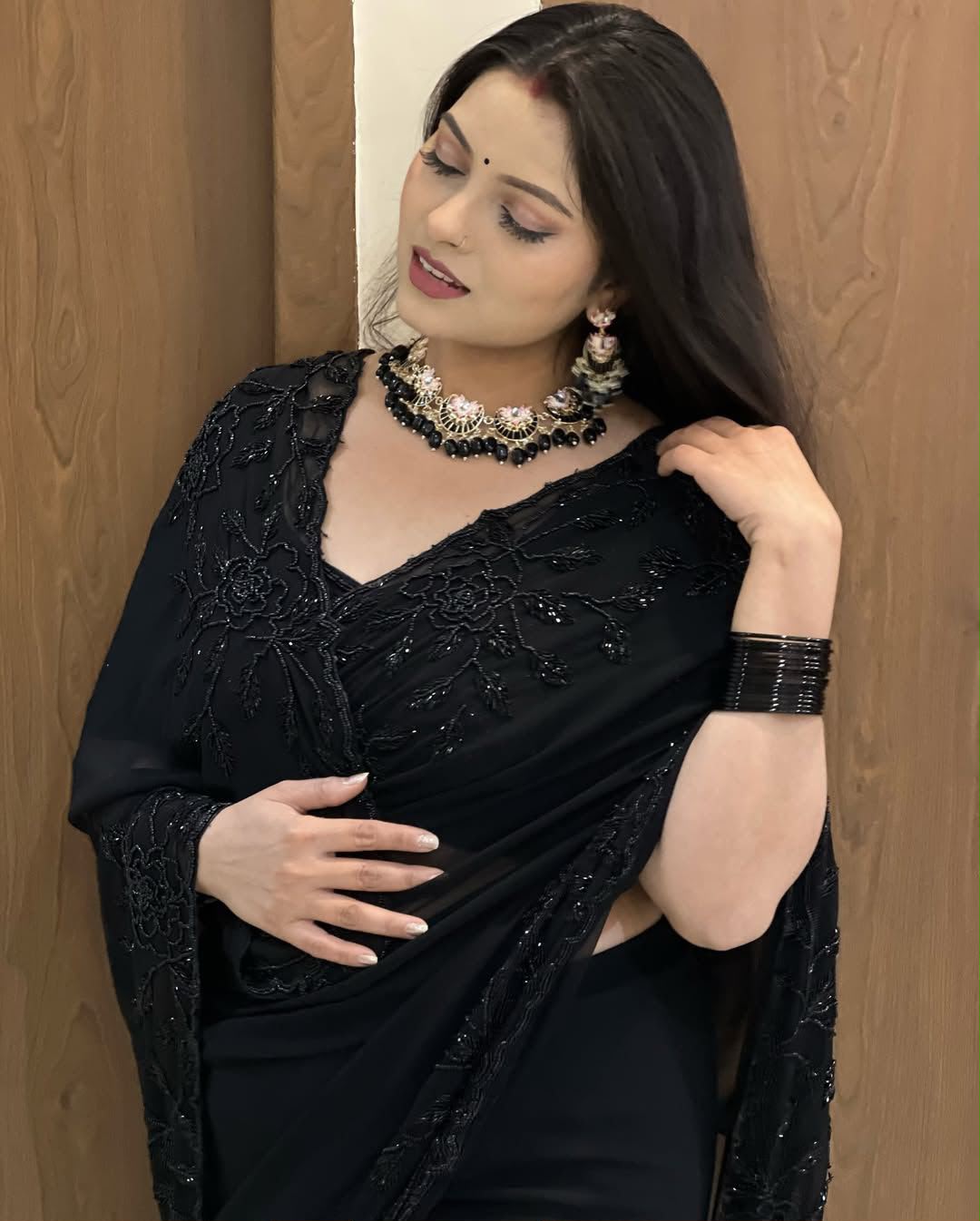 ULTIMATE GLAMOUR: EXCLUSIVE PREMIUM HANDWORK SAREE