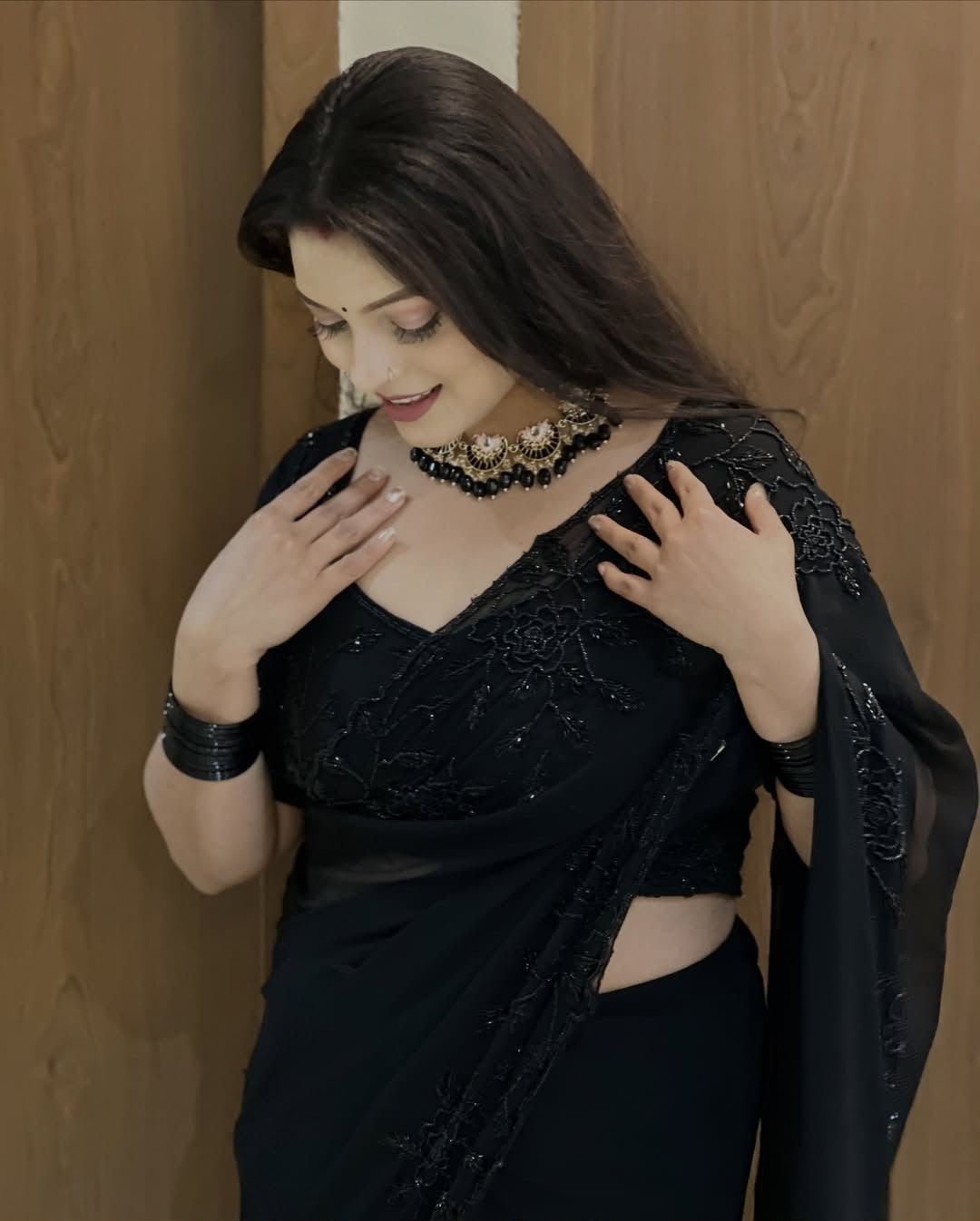 ULTIMATE GLAMOUR: EXCLUSIVE PREMIUM HANDWORK SAREE