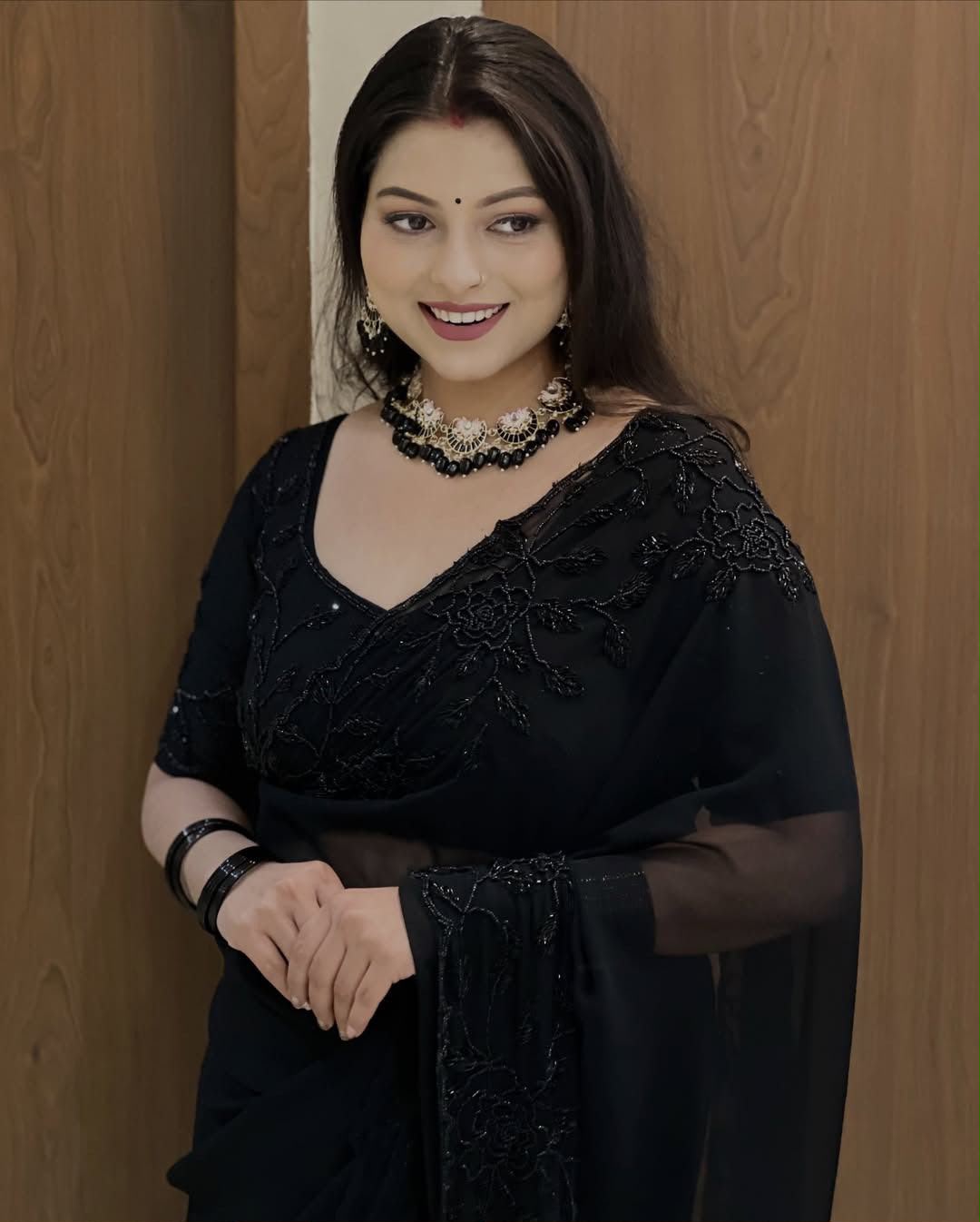 ULTIMATE GLAMOUR: EXCLUSIVE PREMIUM HANDWORK SAREE