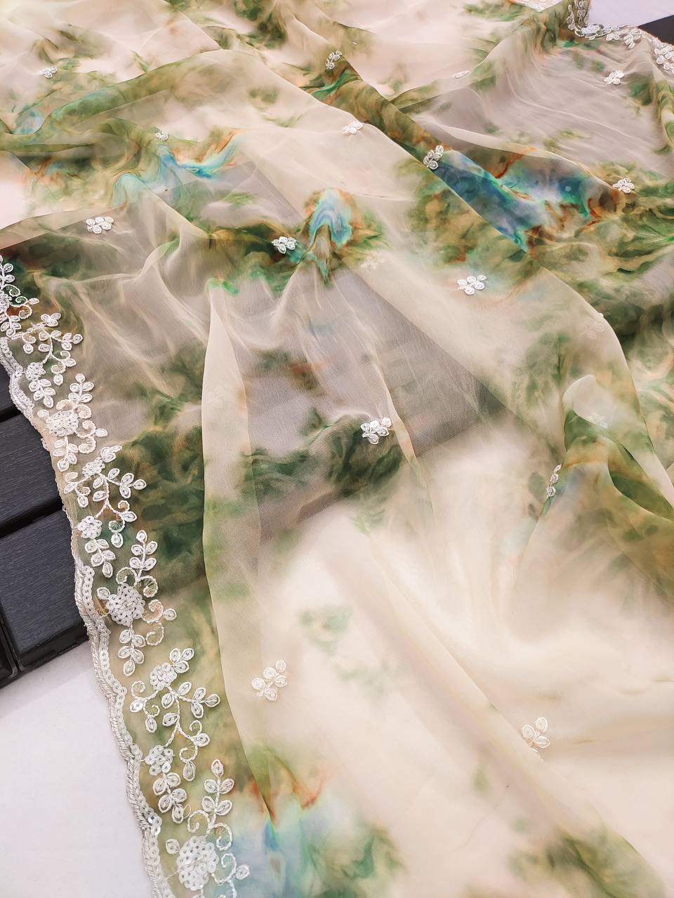 Floral Pastal Print Soothing Looks Saree