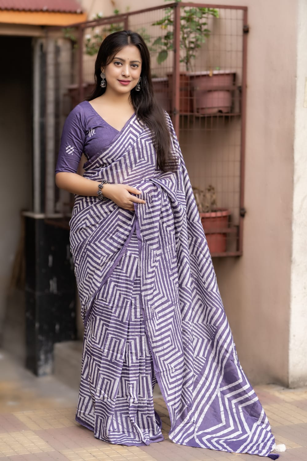 Monsoon Vibrant Ethnic Traditional Yet Modern Cotton batik printed saree