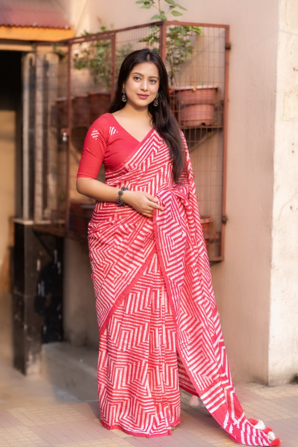 Monsoon Vibrant Ethnic Traditional Yet Modern Cotton batik printed saree