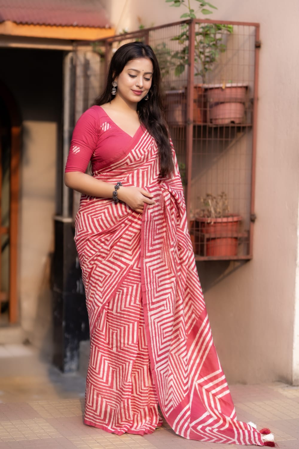 Monsoon Vibrant Ethnic Traditional Yet Modern Cotton batik printed saree
