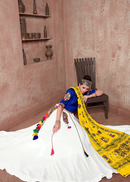 NAVRATRI CHANIYA CHOLI UNIQUE LOOKS
