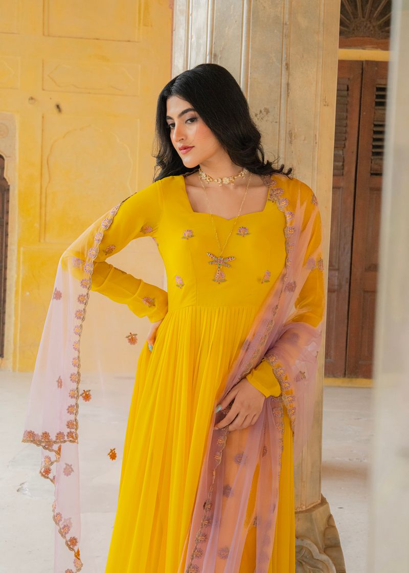 HADLI EXCLUSIVE READY TO WEAR PREMIUM READYMADE GOWN–DUPATTA SET