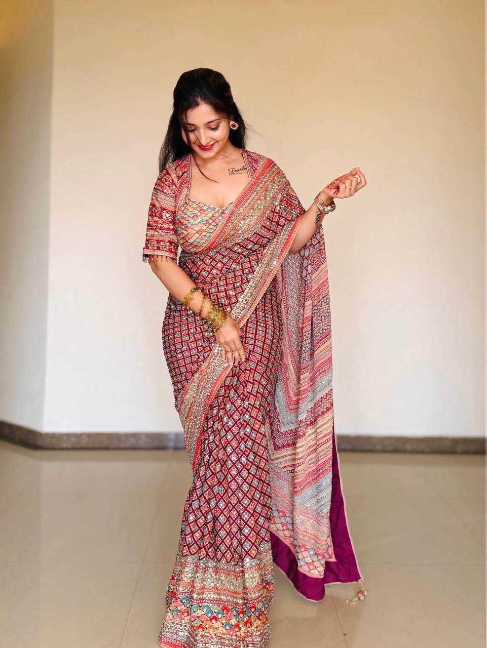 The "Main Character Energy" Vibe Mirror Work Saree