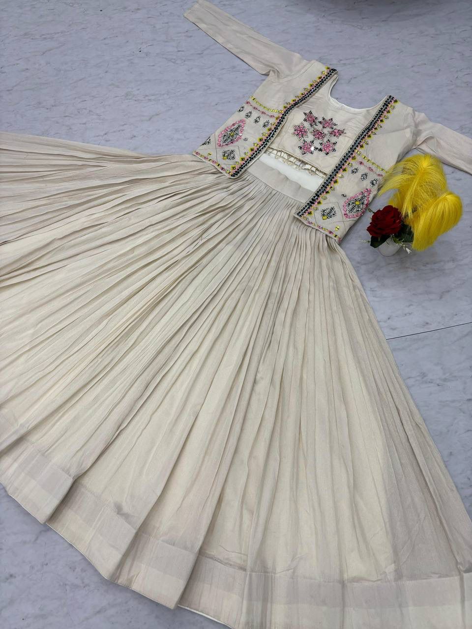 Stylish Crop Top Tissue Silk Outfit