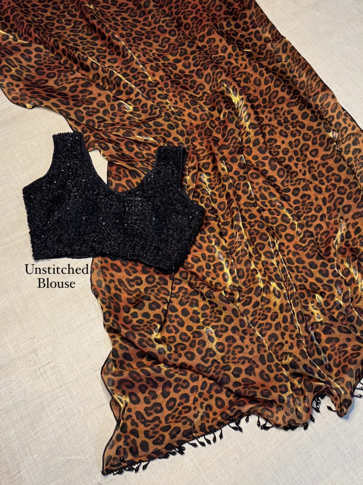 Luxury with the "Tiger Claw" Premium Saree