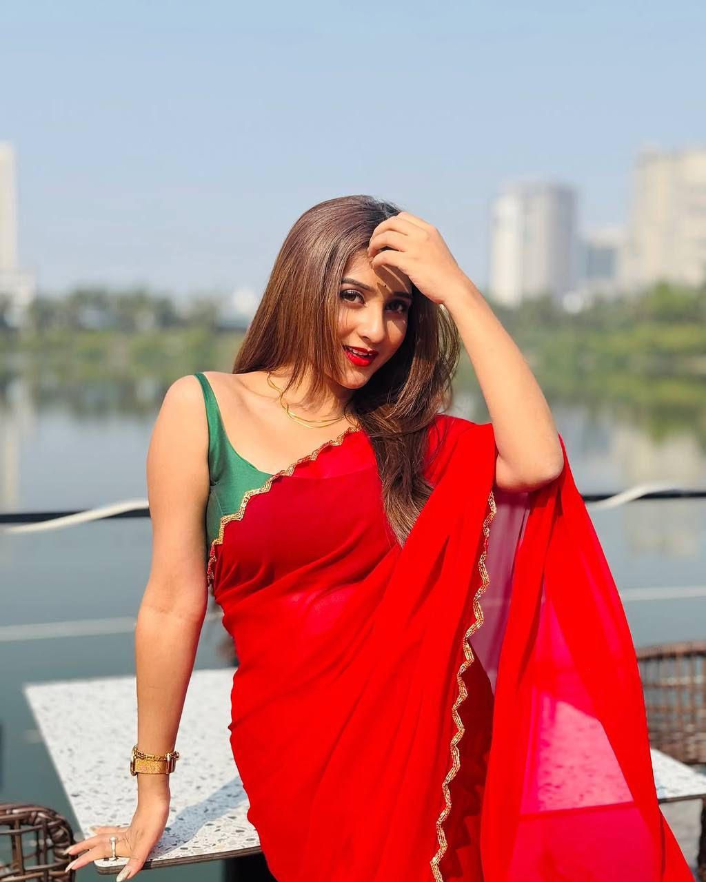 FAREWELL SAREE IN TREND