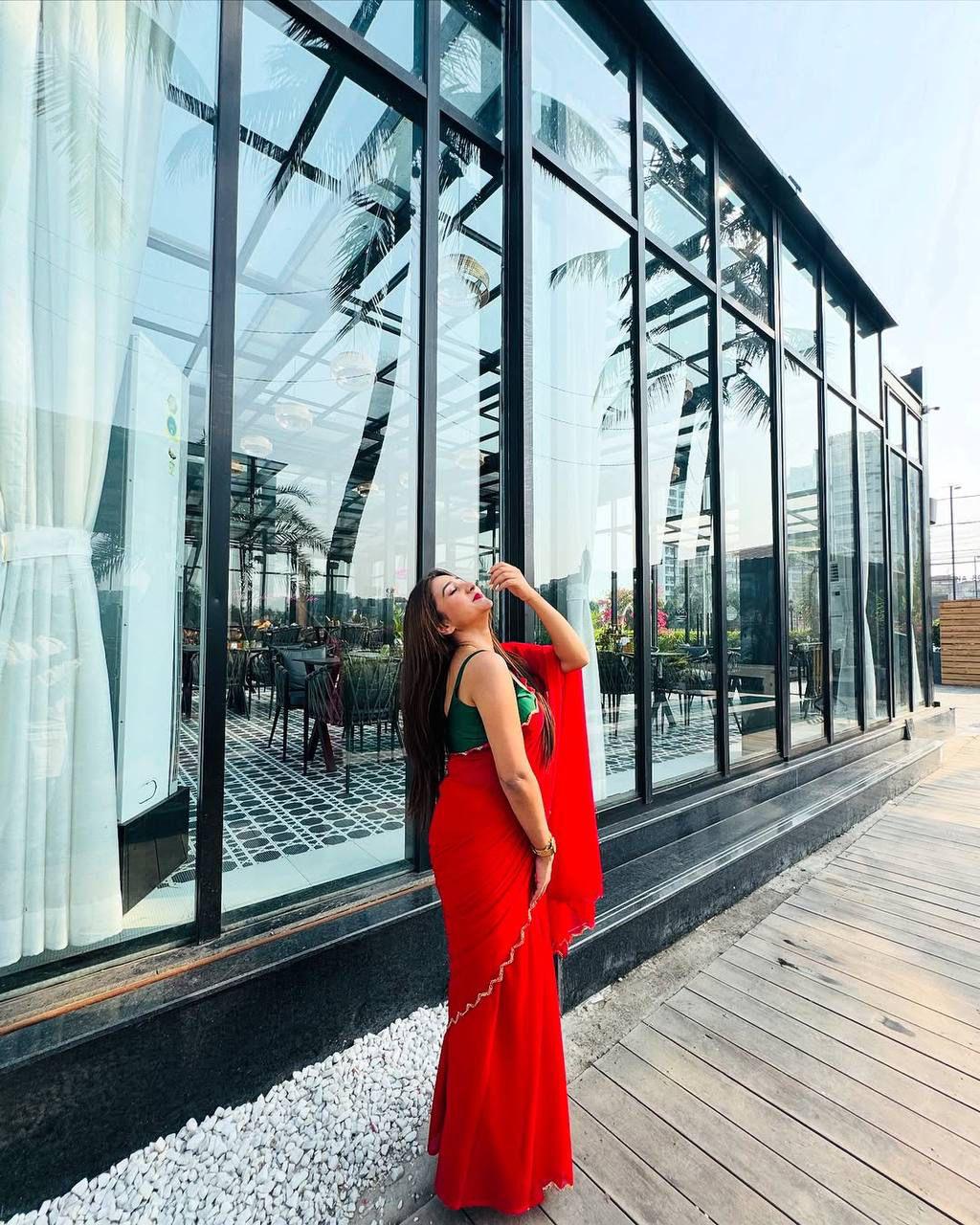 FAREWELL SAREE IN TREND