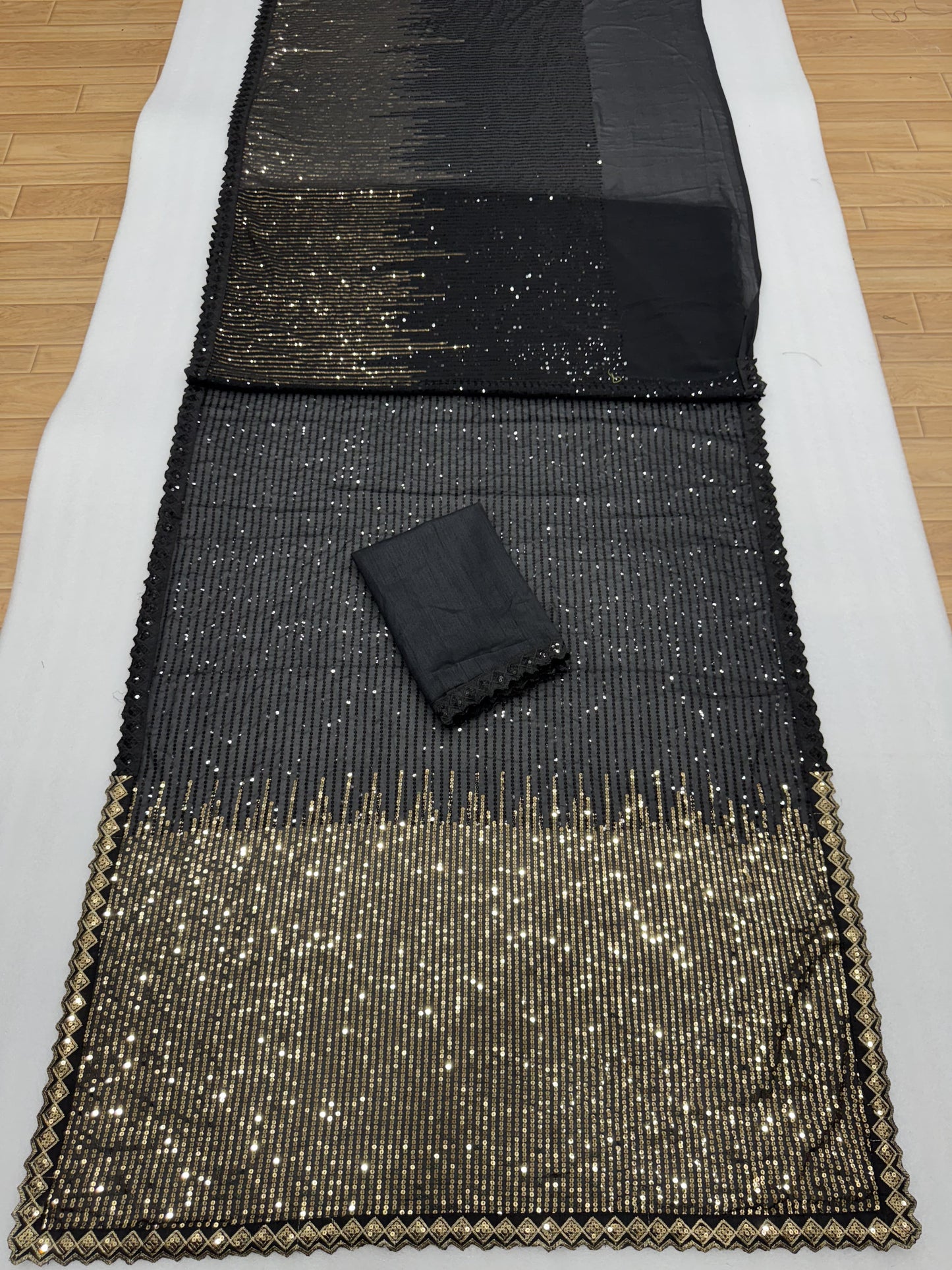 Black 🖤 Duo Gold 🪙 Bling Party Charm Sequins Work Saree