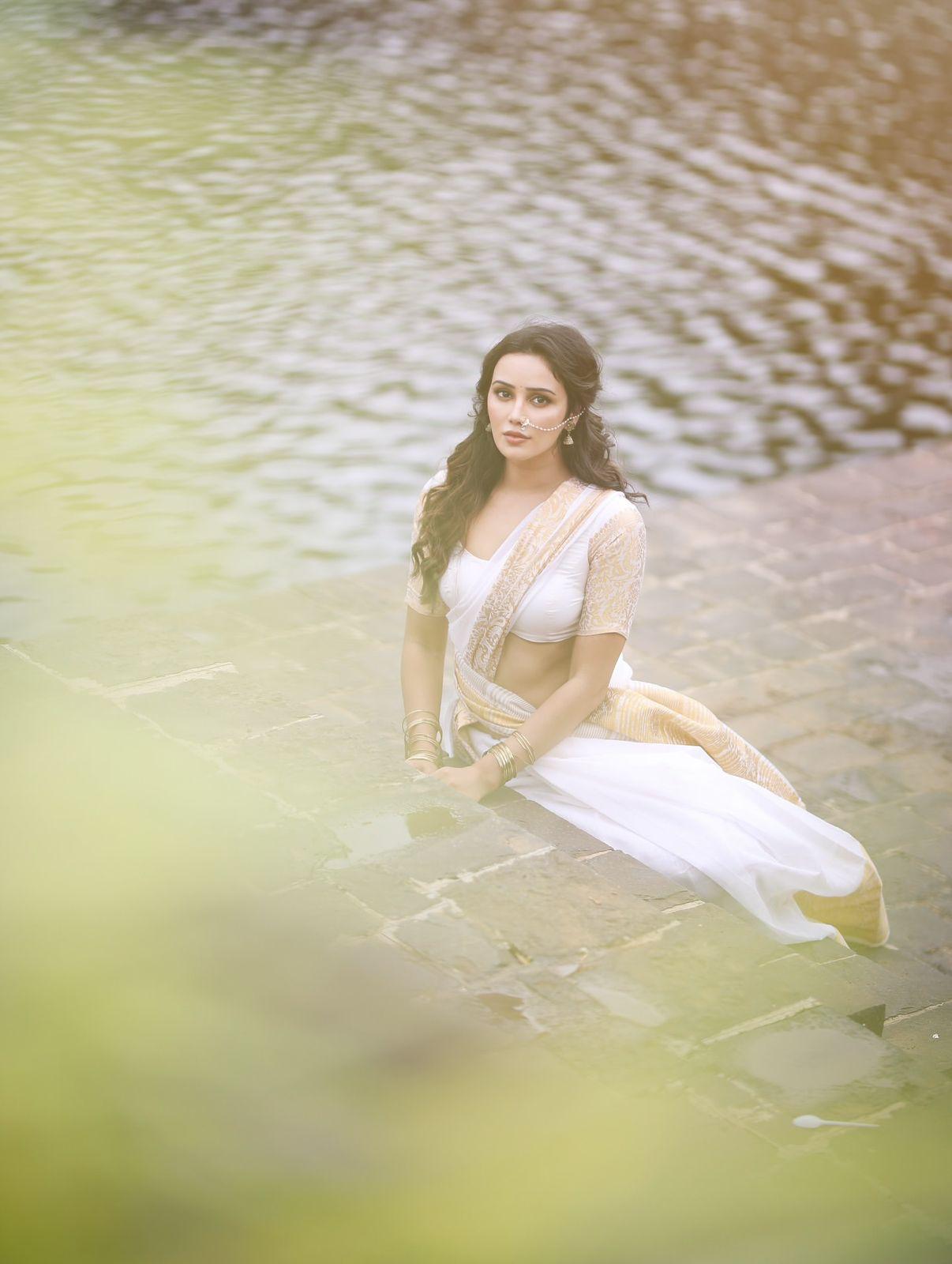 Elegance Charming Looks White Saree
