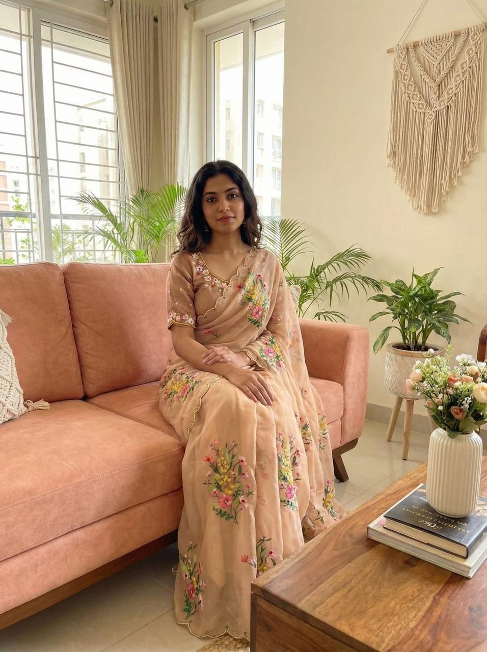 RICH CELEBRITY STYLE HANDWORK SOFT TABI FLOWER PRINT ORGANZA SAREE