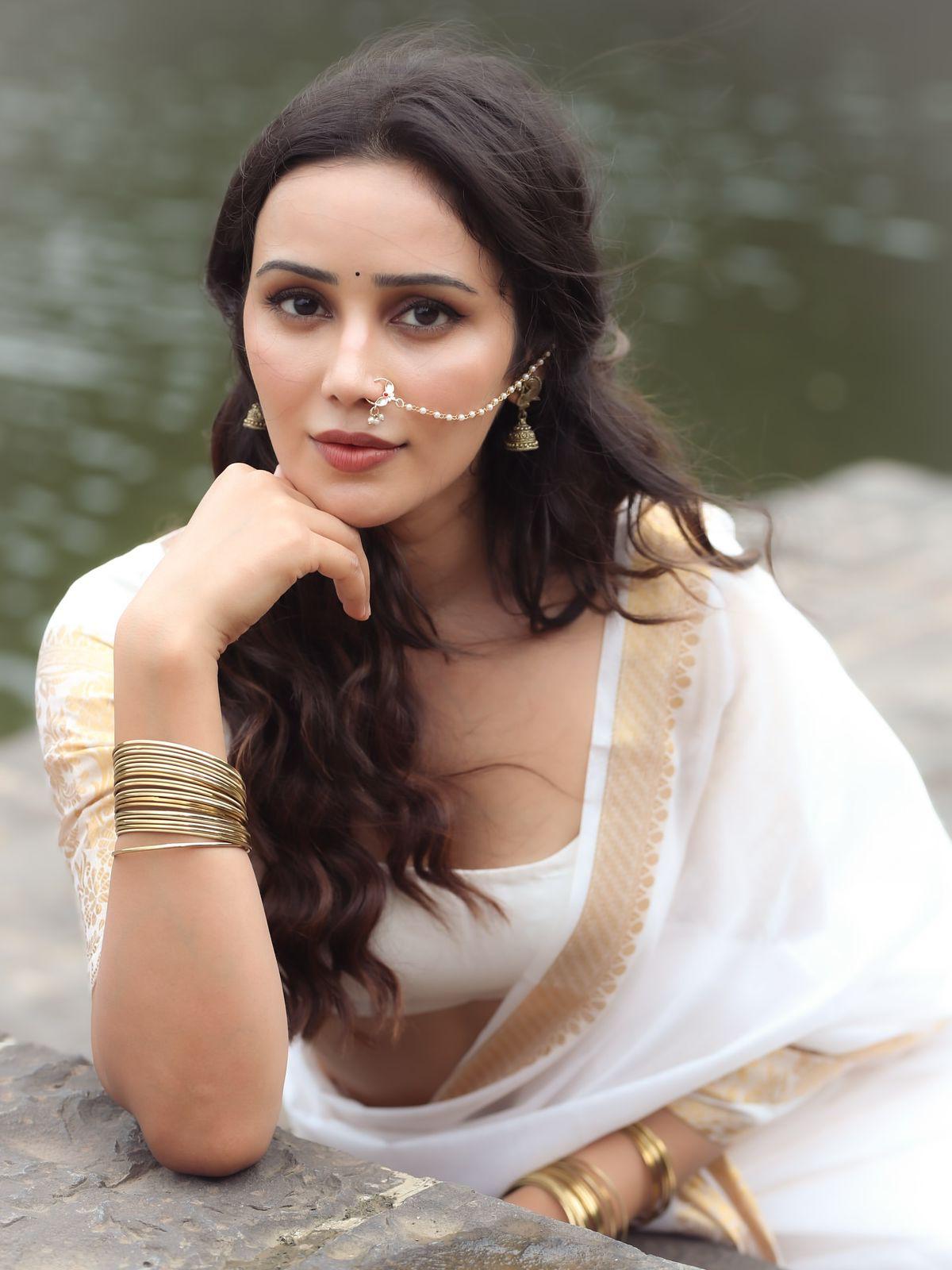 Elegance Charming Looks White Saree