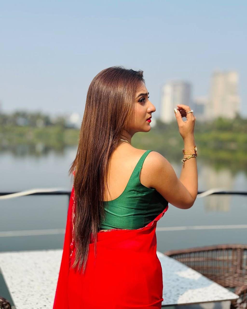 FAREWELL SAREE IN TREND