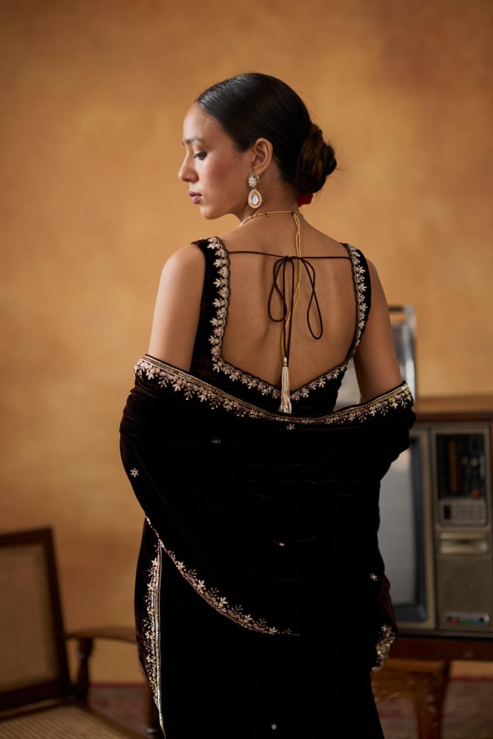 Superhit Premium Velvet Saree With Stiched Blouse