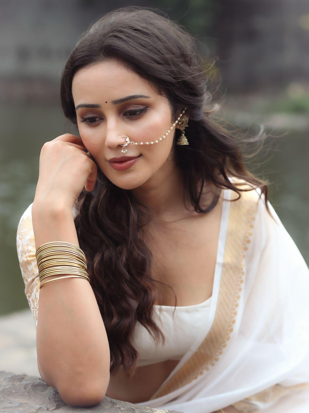 Elegance Charming Looks White Saree