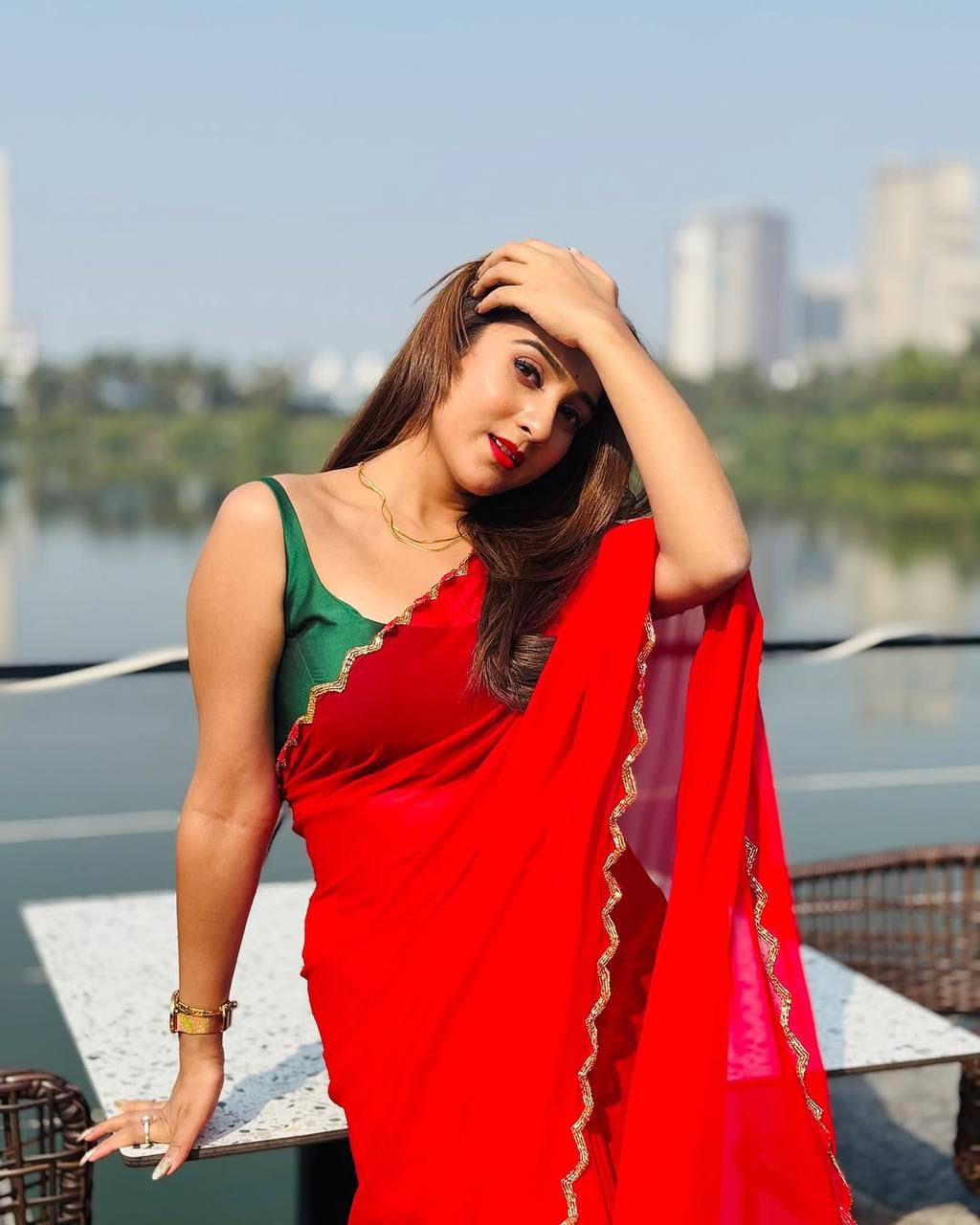 FAREWELL SAREE IN TREND