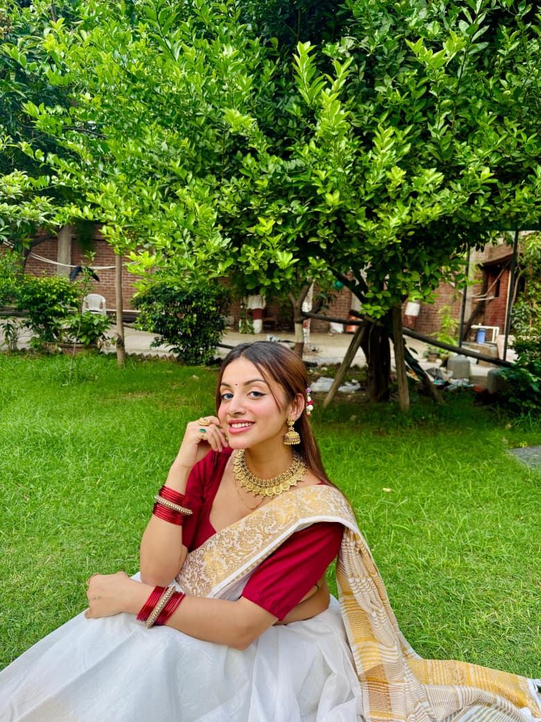 Elegance Charming Looks White Saree