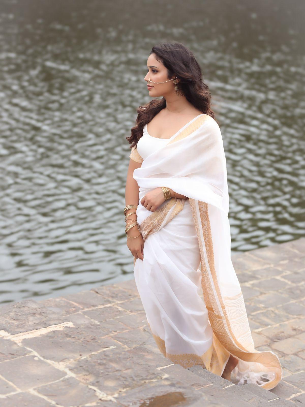 Elegance Charming Looks White Saree