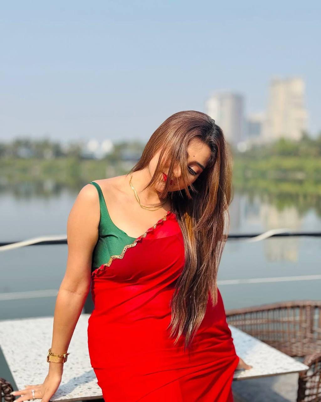 FAREWELL SAREE IN TREND