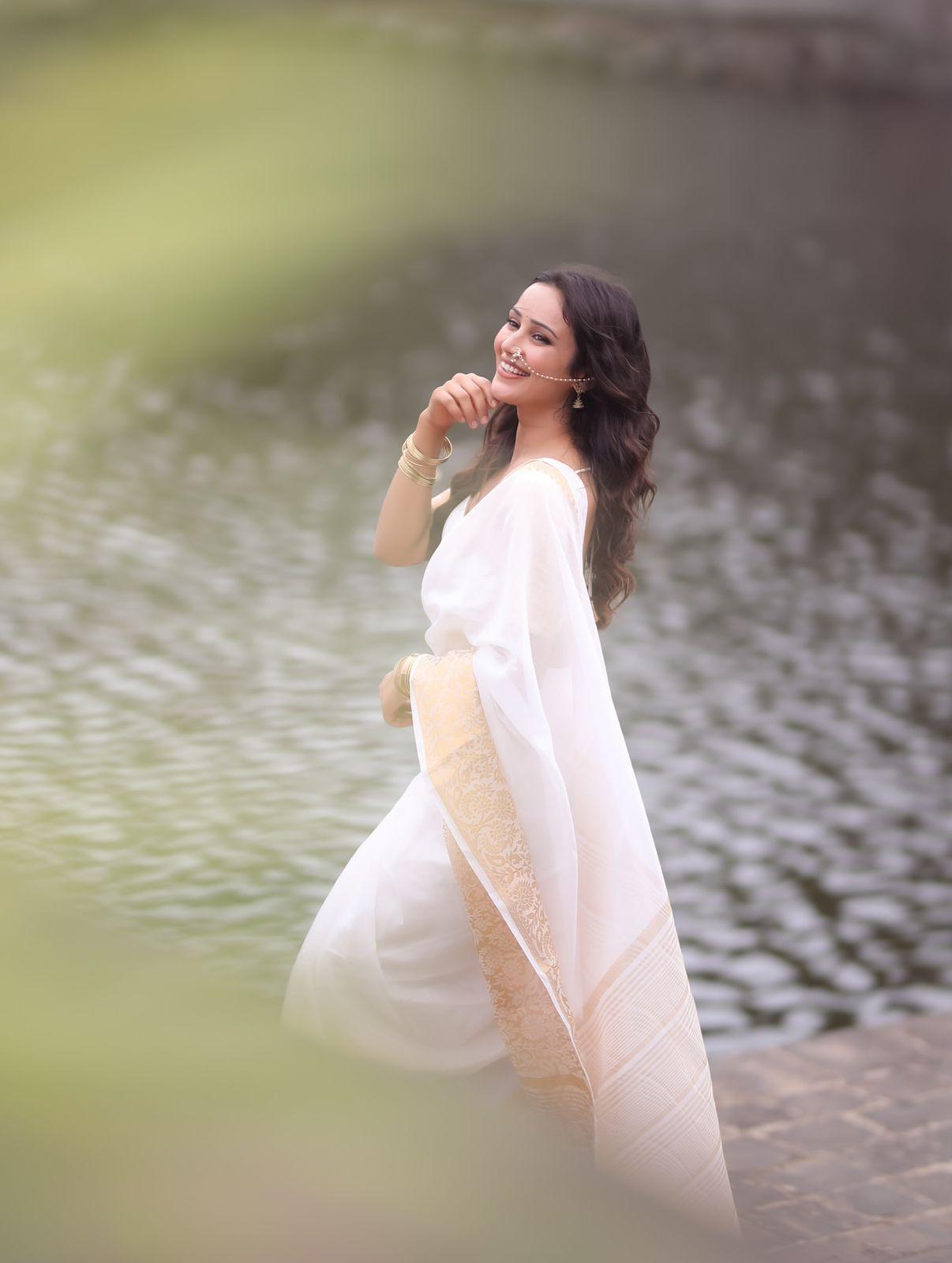 Elegance Charming Looks White Saree