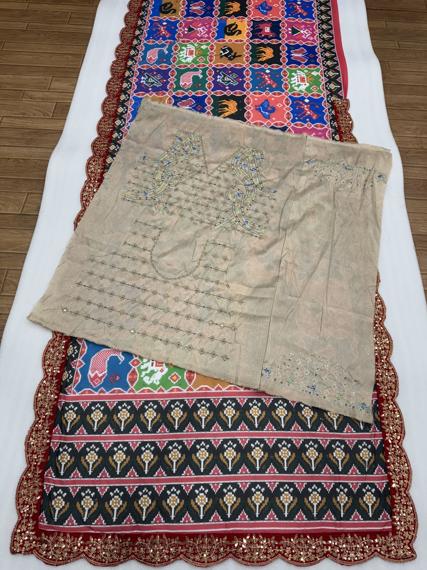 Bollywood Inspired BlockBuster Shilpa Shetty Style Mirror Work Saree